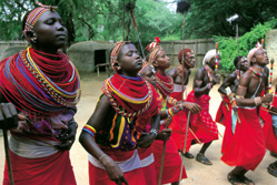 Ostafrika, Kenia: Safari-Höhepunkte und Indischer Ozean - Einheimische beim Tanz